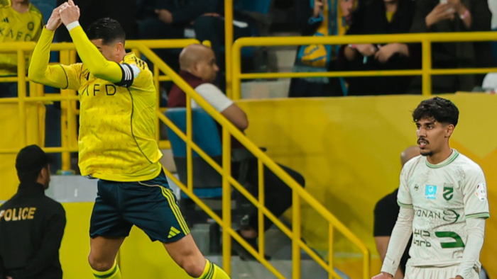 Cristiano Ronaldo festeja su gol ante Al-Hazem