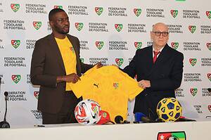 Patrice Neveu, nuevo entrenador de la selección de Togo, en su conferencia de presentación en Lomé
