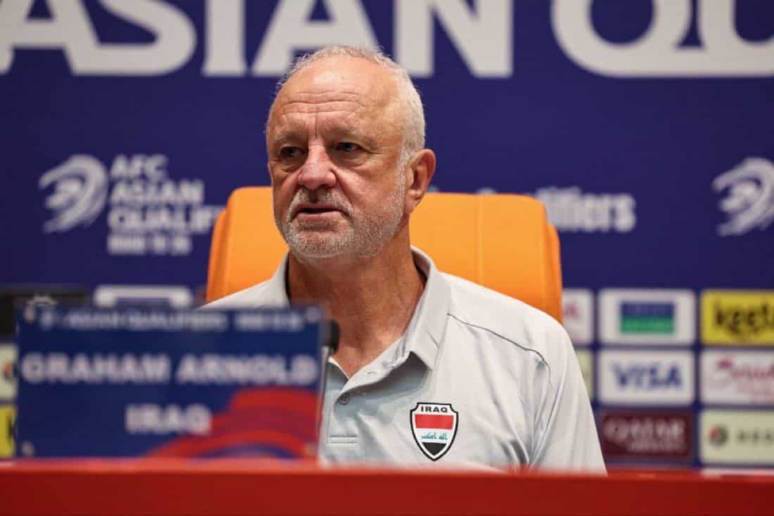 Graham Arnold en conferencia de prensa con el seleccionado de Irak