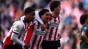 Jugadores del PSV Eindhoven celebrando el título de la Eredivisie 2025-26