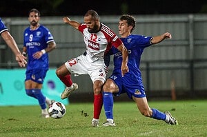 Disputa de pelota en un partido de la OFC Pro League 2026 en Fiji