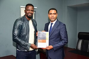 McDonald Mariga, ex mediocampista del Inter de Milán y nuevo presidente interino de la Football Kenya Federation