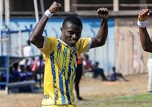 Dominic Frimpong, delantero del Berekum Chelsea, muere asesinado tras asalto armado al equipo.