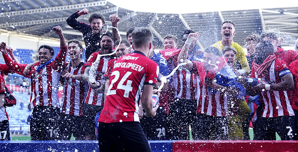 Lincoln City logró el ascenso a la Championship tras 65 años