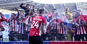 Lincoln City logró el ascenso a la Championship tras 65 años