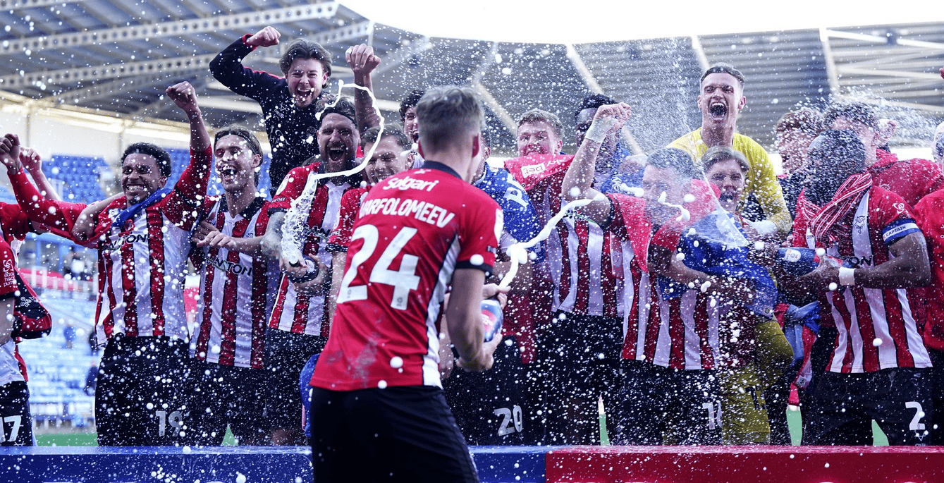 Lincoln City logró el ascenso a la Championship tras 65 años