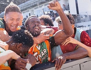 Jugadores del Venezia celebran el ascenso a la Serie A tras el empate con Spezia