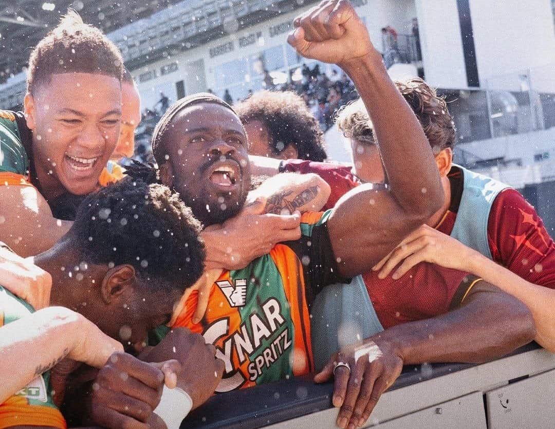 Jugadores del Venezia celebran el ascenso a la Serie A tras el empate con Spezia