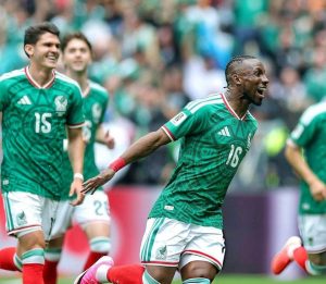 Julián Quiñones celebra su gol en el partido inaugural del Mundial 2026 en el Estadio Azteca