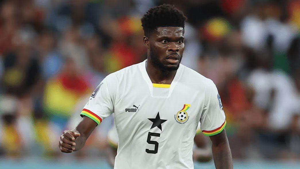 Thomas Partey con la camiseta número 5 de la selección de Ghana