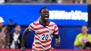 Folarin Balogun celebra su gol con Estados Unidos contra Paraguay en el Mundial 2026 en el SoFi Stadium de Los Ángeles