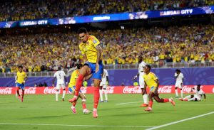 Jhon Arias festeja su gol para Colombia ante Ghana en el Arrowhead Stadium de Kansas City
