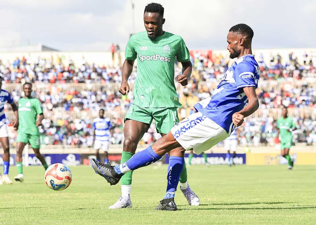 Gor Mahia y Leopards jugando en la liga de Kenia.