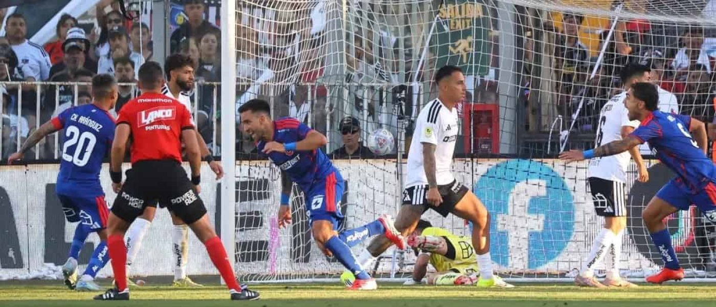Matías Zaldivia celebra el gol del 1-0 de Universidad de Chile ante Colo Colo en el Estadio Monumental, Superclásico 199