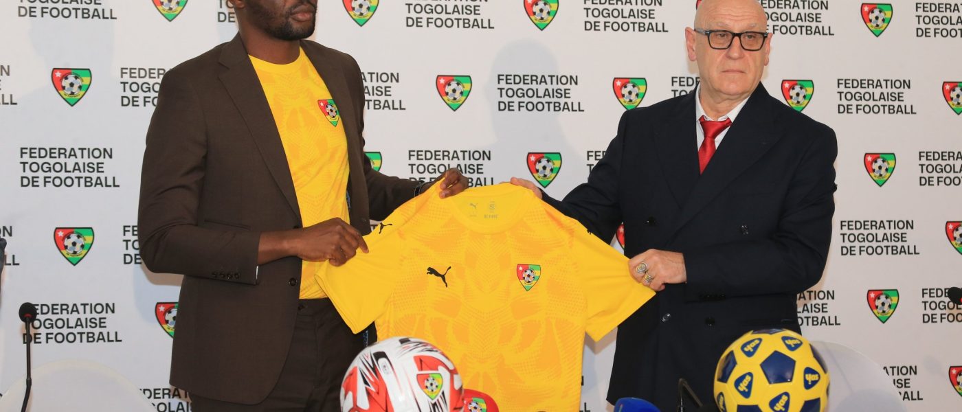 Patrice Neveu, nuevo entrenador de la selección de Togo, en su conferencia de presentación en Lomé