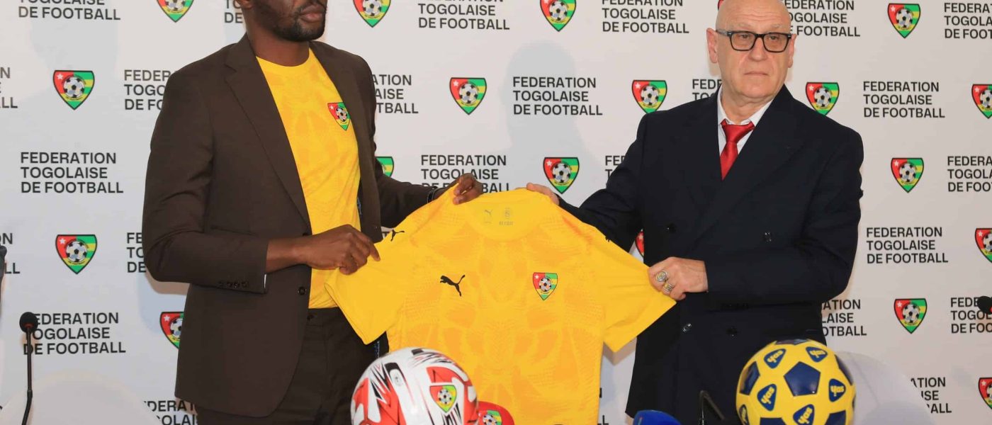 Patrice Neveu, nuevo entrenador de la selección de Togo, en su conferencia de presentación en Lomé