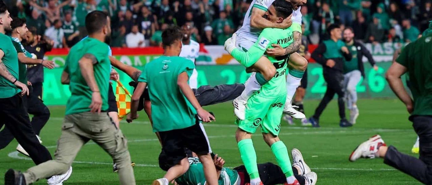 Jugadores del Omonoia Nicosia celebran el título de la liga de Chipre 2025-26