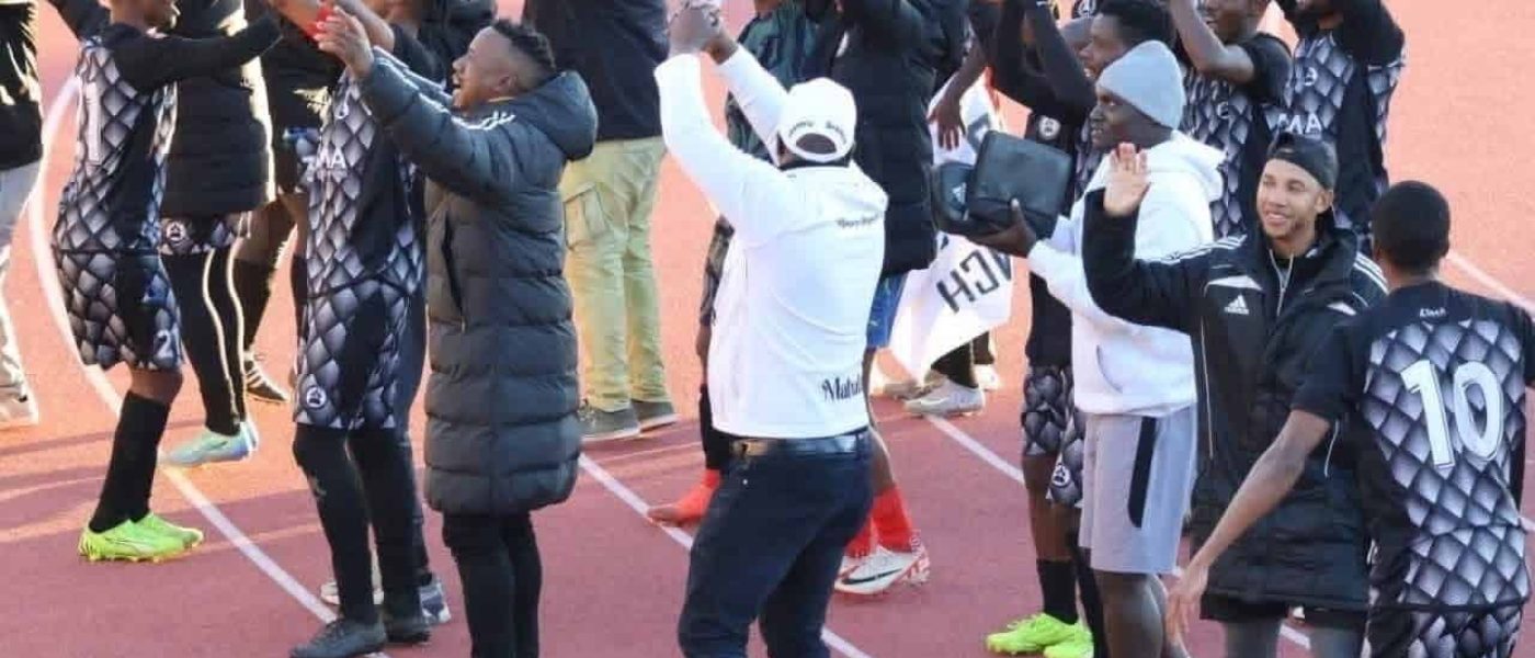 Jugadores y cuerpo técnico de Lijabatho FC celebran el título de la Vodacom Premier League 2025/26 de Lesoto
