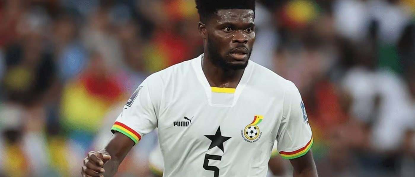 Thomas Partey con la camiseta número 5 de la selección de Ghana