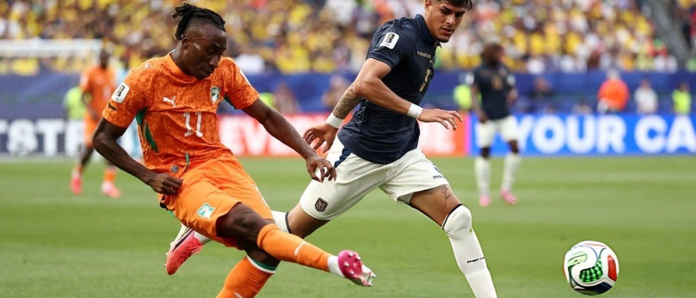 Jugador de Costa de Marfil disputa el balón con un defensor de Ecuador en el Mundial 2026 en Filadelfia