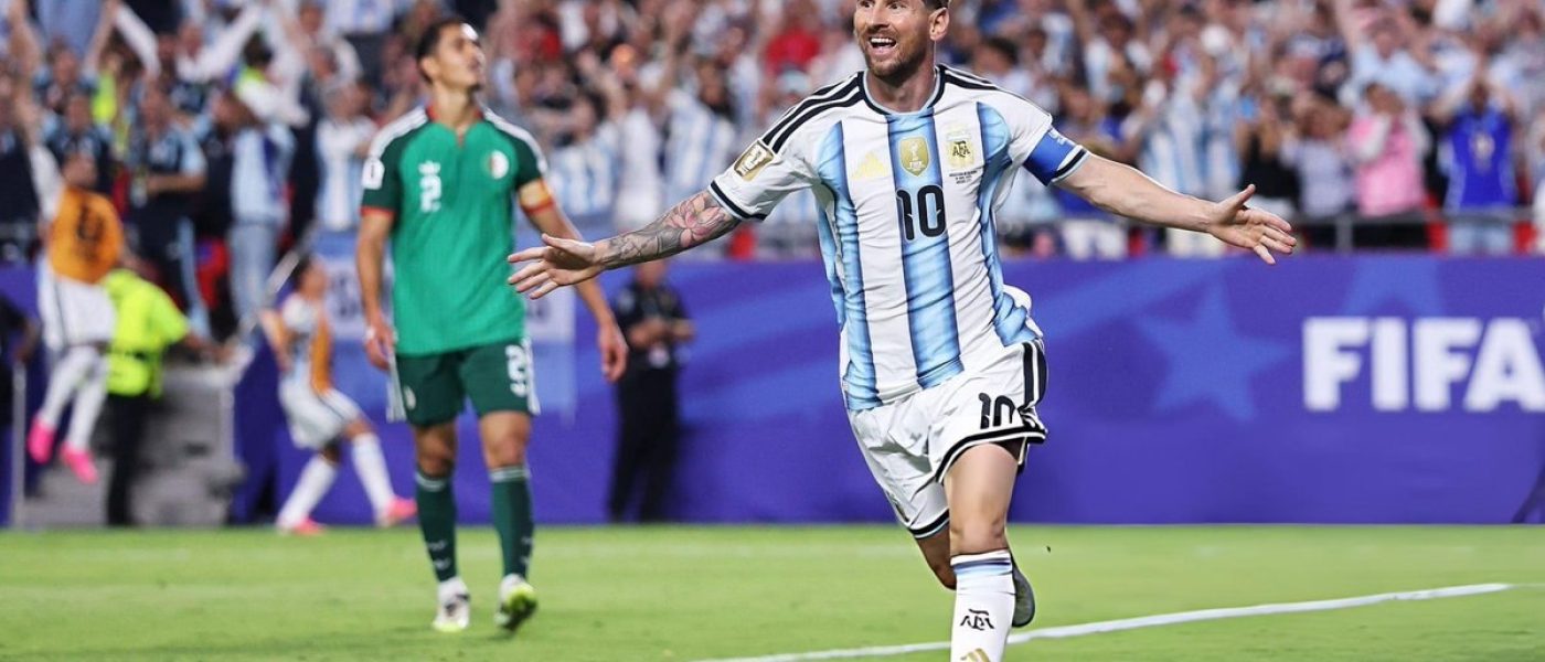 Lionel Messi celebra uno de sus tres goles ante Argelia en el debut de Argentina en el Mundial 2026 en Kansas City