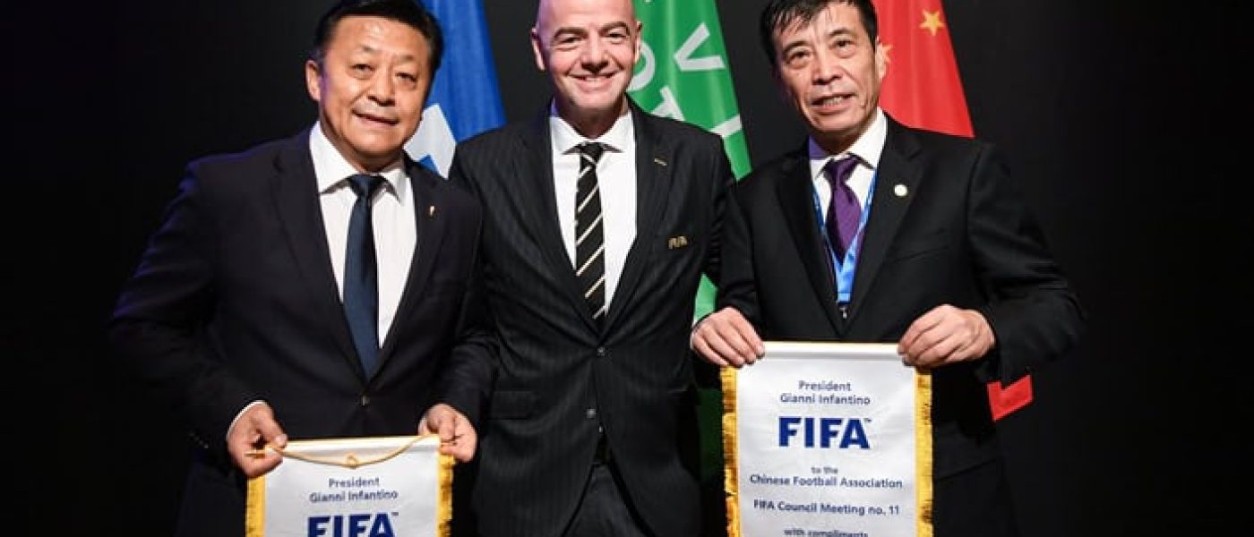 Infantino y la FIFA reunidos con autoridades chinas.