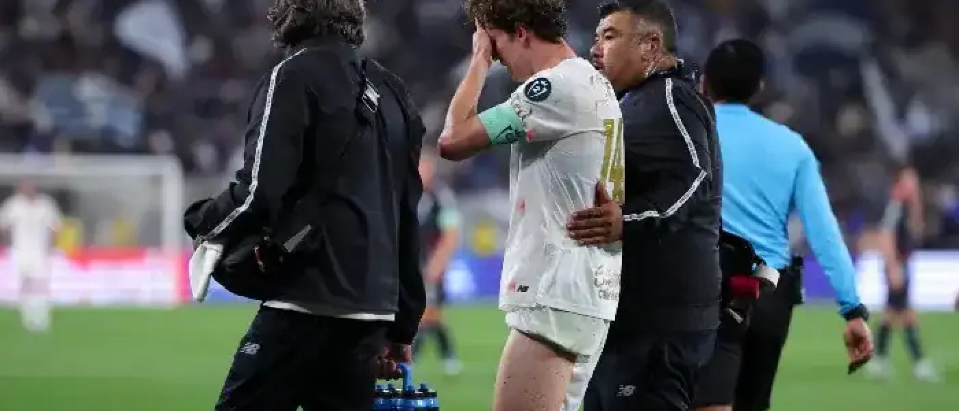 Marcel Ruiz sale lesionado en el partido del Toluca.