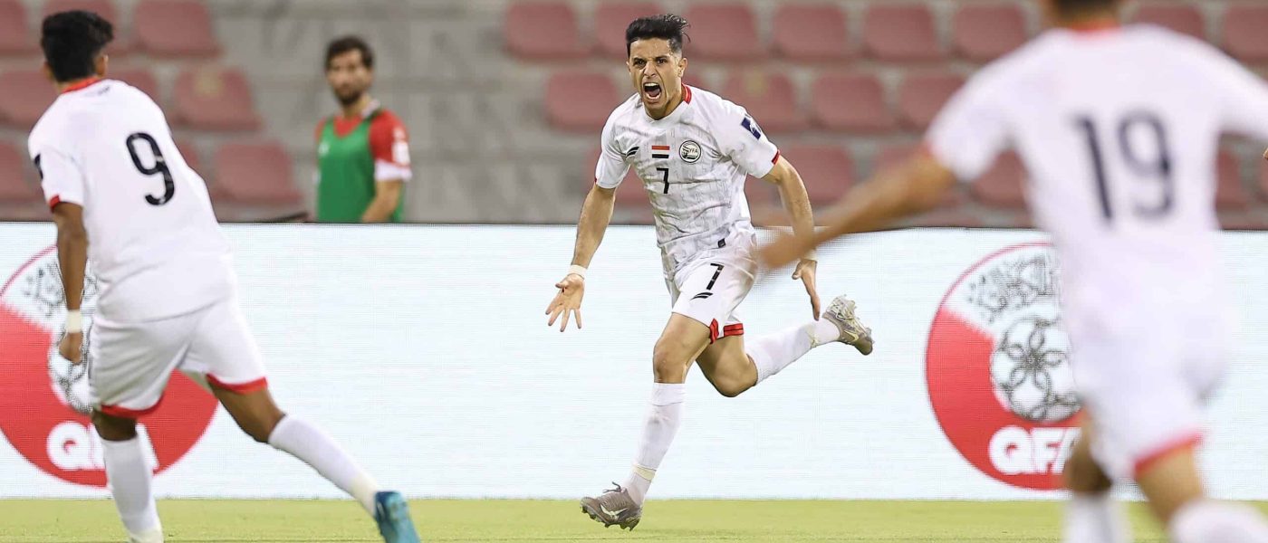 Jugador de Yemen celebra un gol contra Líbano en el Grand Hamad Stadium de Doha, clasificatorio para la Copa Asiática 2027
